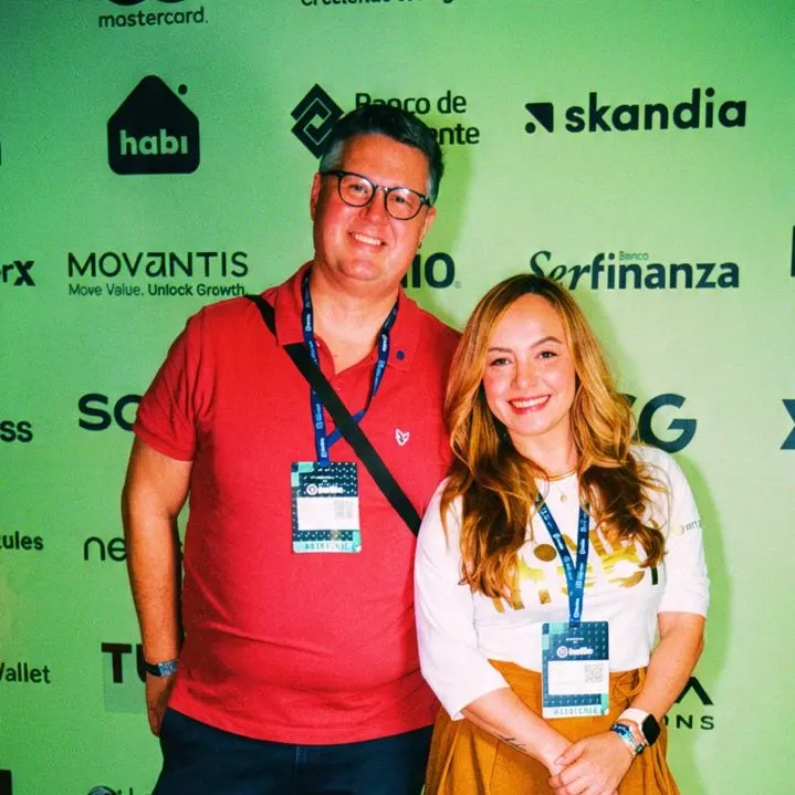 Asistentes en el photocall de sponsors con Habi, Skandia y Mastercard